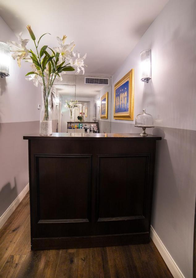 Relais San Lorenzo In Lucina Рим Экстерьер фото